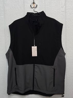 New 2X Men's Two-Tone Black & Gray Softshell Vest
